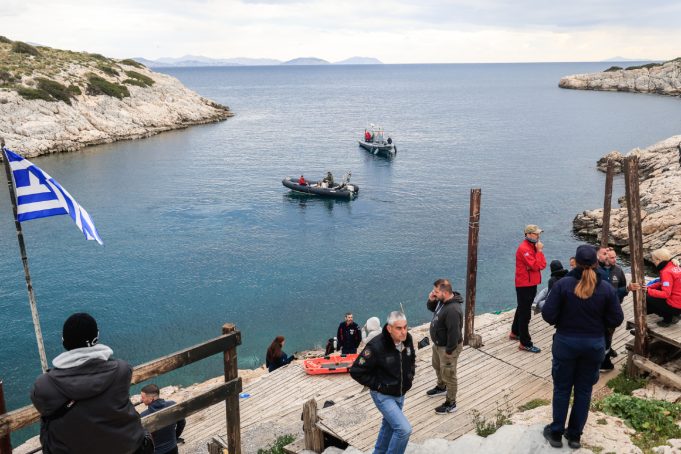 Λιμανάκια Βουλιαγμένης: Τι είναι το «Πηγάδι του Διαβόλου» όπου εξαφανίζονται δύτες