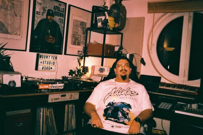 O Mount Ten έχει σαμπλάρει μέχρι και το soundtrack της Λάμψης του Φώσκολου