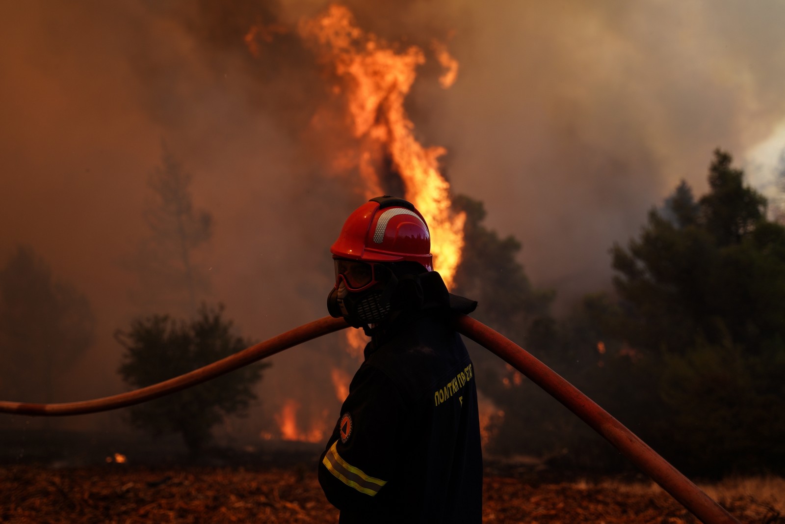 Τι είναι η φωτιά «νέας εποχής» που κατακαίει Αττική και Βοιωτία