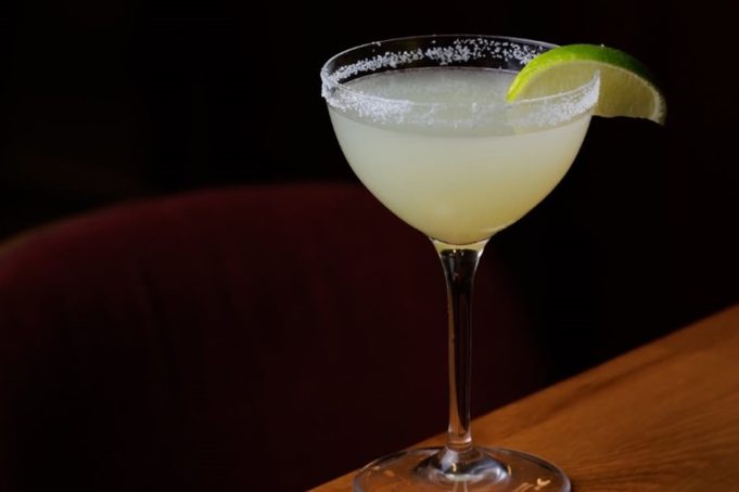 Margarita Day 2026: 10 μπαρ για να γιορτάσεις πίνοντας την τέλεια Μαργαρίτα