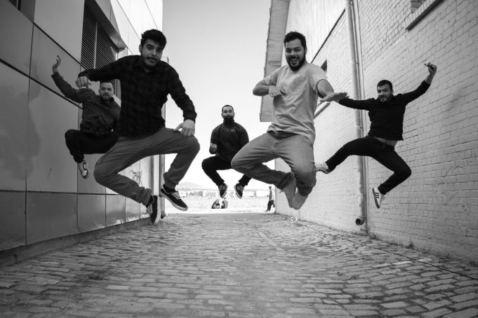 Από τα φοιτητικά στέκια της Πάτρας μέχρι τις αθηναϊκές σκηνές, οι Otra Rota θα το ζουν πάντα παρέα