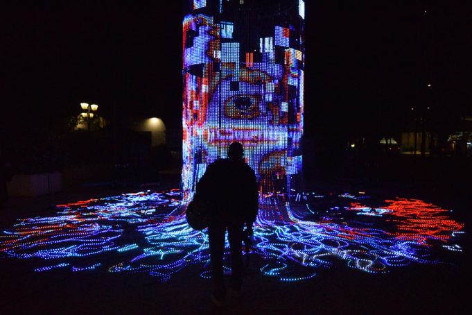 Αυτό το ΣΚ έχει τρυφερή ποπ-φολκ, ζουρνάδες και βουτιά σε έναν κόσμο αλλαγής