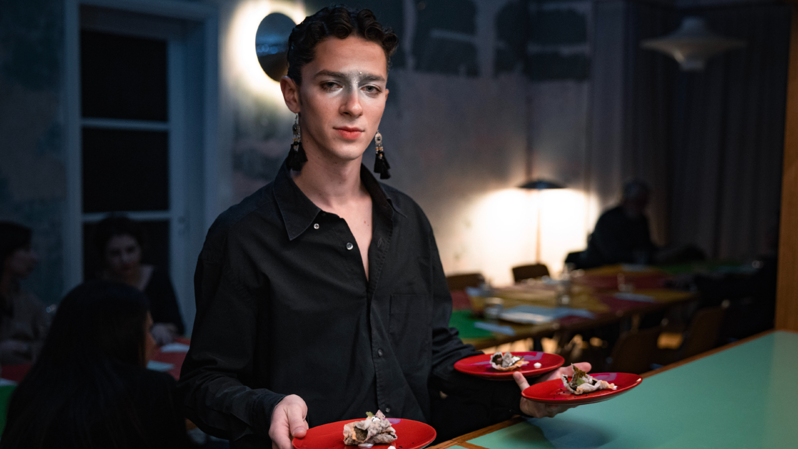 Μια ομάδα εικαστικών στήνει το πιο αναπάντεχο pop up δείπνο στο Bios