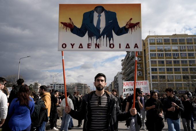 Ακρίβεια, πολιτικοί και AI: Πώς άλλαξε η στάση των Ελλήνων το 2025