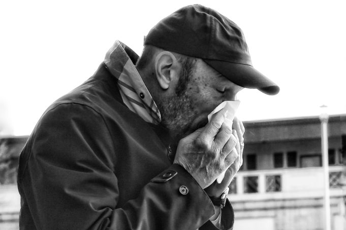 Γιατί λέμε «γείτσες» σε κάποιον που φτερνίζεται