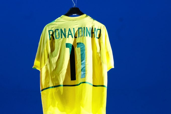 Η σουρεάλ αφιέρωση του Ronaldinho στον Πιερικό Κατερίνης και η ιστορία της. Όχι, δεν είναι AI