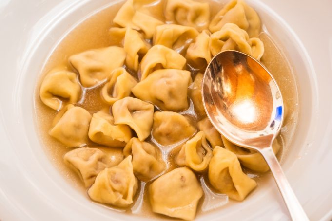 Γιατί κάθε πολιτισμός έχει τον δικό του ζωμό με θεραπευτικές ιδιότητες