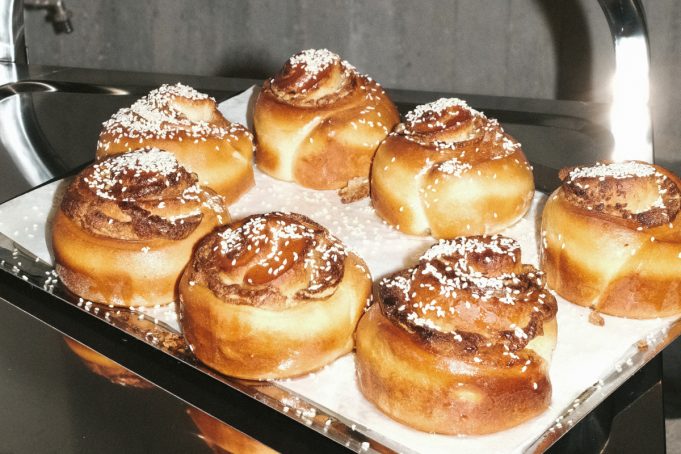 10AM Apotheke: Για πρωινό, βότανα και λιβάνι στο Γκάζι