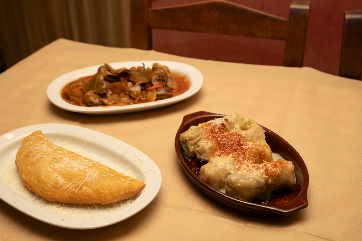 Ψάρι, κρέας και μαγειρευτά στις ταβέρνες της Αθήνας και του Πειραιά