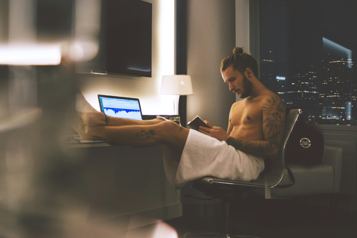Βρε, μπας και τα thirst traps κάνουν καλό στην ψυχική σου υγεία;