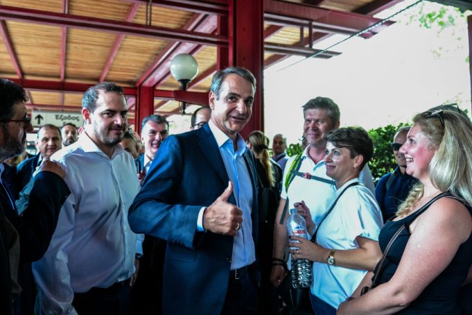 Βάζουμε λεζάντες στην επίσκεψη του Κυριάκου Μητσοτάκη στον ΗΣΑΠ