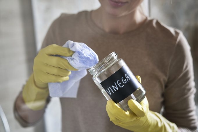 Ο σύμμαχός σου για να ξεφορτωθείς τα λίπη στην κουζίνα δεν είναι το ξύδι