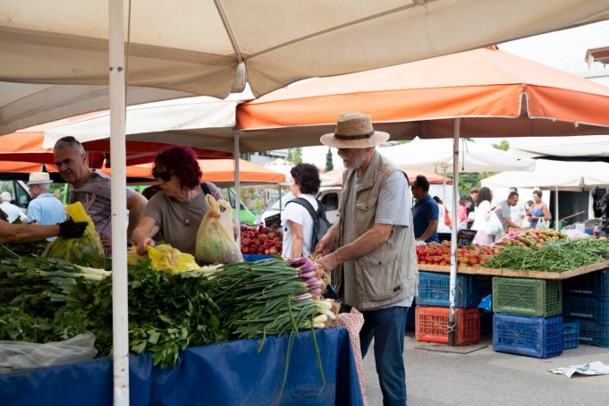 Ψωνίζουμε στις υπαίθριες αγορές της Αθήνας