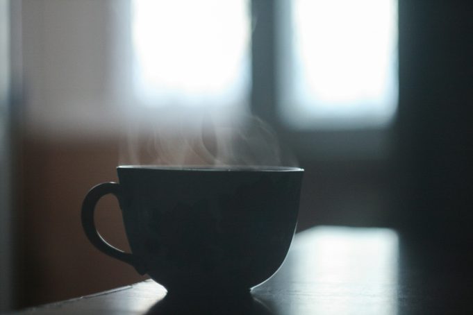 Νέα έρευνα συνδέει την κατανάλωση πολύ ζεστών ροφημάτων με τον καρκίνο
